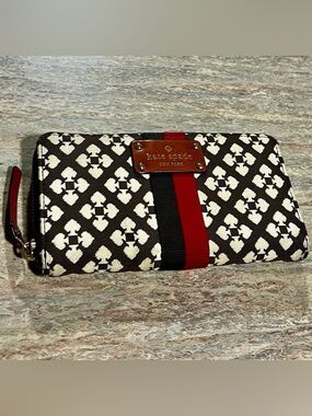 Kate Spade ♠️ zippered wallet